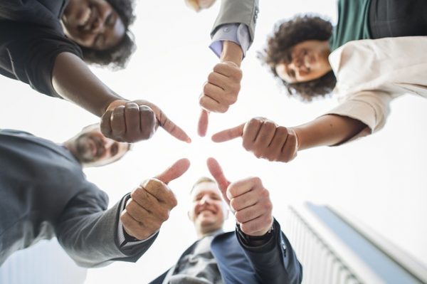 body_group_people_thumbs_up-600×399